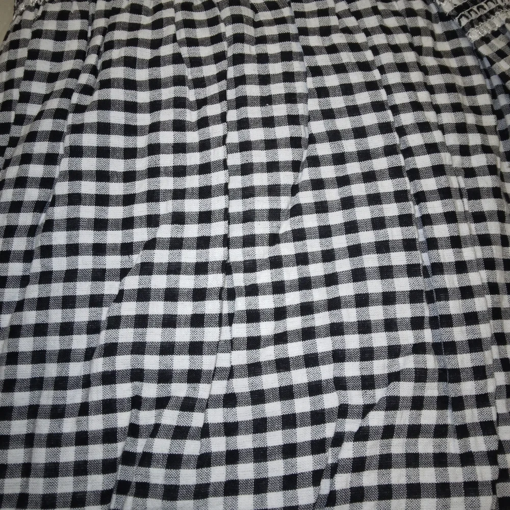 Pop  Smocked Seersucker  Black & White Gingham with 6 inches of Smocking. 8 yard